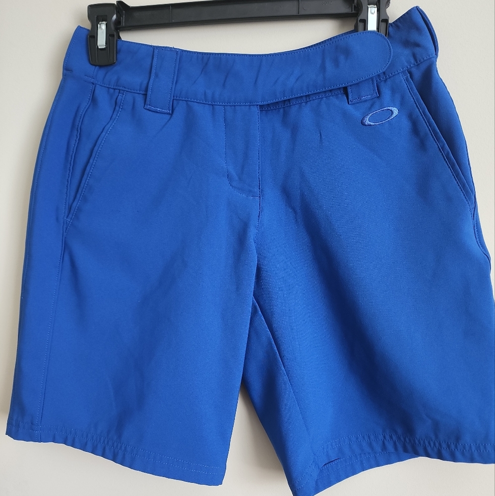 Women's Size 2 Oakley Back Nine Short Sapphire Blue